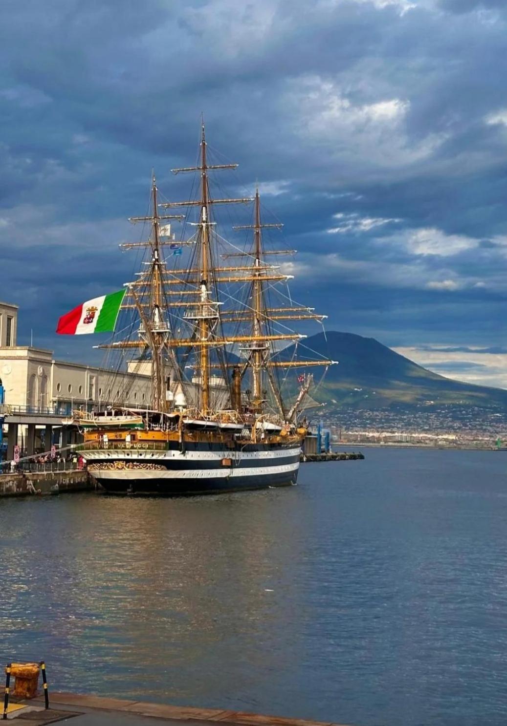 Ferienwohnung Napoli Sottosopra Chiaia Exterior foto